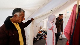 FOTO: Pernikahan Warga Palestina di Tenda Pengungsian