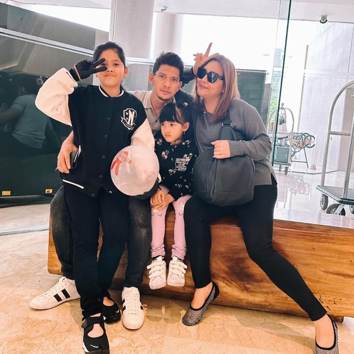 <p>Kedua anak perempuan Iko dan Audy adalah Atreya Syahla Putri Uwais dan Aneska Layla Putri Uwais. Keduanya tumbuh menjadi anak yang cantik dan menggemaskan. (Foto: Instagram @audyitem)</p>