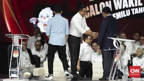 Prabowo Bersalaman dengan Anies Jelang Debat Cawapres