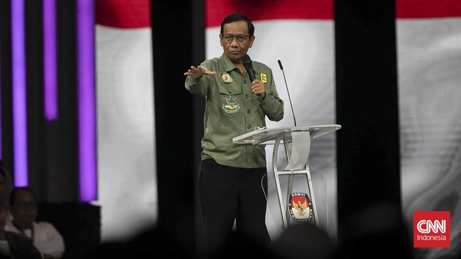 Sejumlah pengamat politik menilai cawapres nomor urut 3 Mahfud MD kian berani mengkritisi keadaan janggal yang ada di Indonesia.