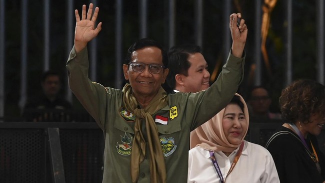 Cawapres nomor urut 3 Mahfud MD membacakan potongan Al-Qur'an Surat Ar-rum: 41 saat memaparkan visi dan misi dalam debat cawapres.