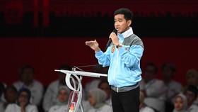 Gibran Ganti Baju Jadi Pakai Jaket Naruto saat Debat Cawapres