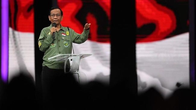 Rencana mundurnya Mahfud MD dari jabatan Menko Polhukam dinilai sarat kepentingan politik sekaligus jadi imbauan moral.