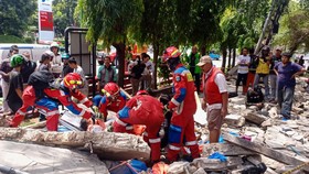 3 Orang Tewas Tertimpa Tembok SPBU Roboh di Tebet Jaksel