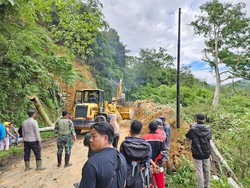 Jalan Penghubung 2 Kabupaten di Bengkulu yang Longsor Sudah Bisa Dilalui