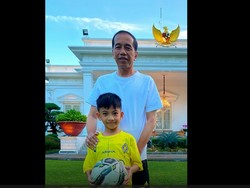 Main Bola Bareng Jokowi, Jan Ethes Pamer Gocekan
