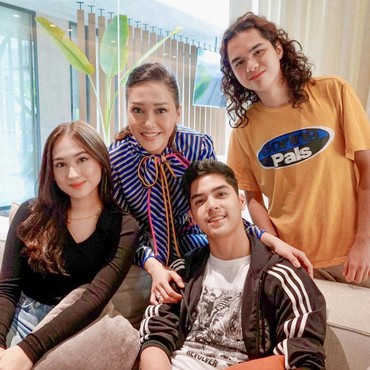 Reaksi Maia Estianty Saat Pertama Kali Bertemu Laura Moane: Berani Ya