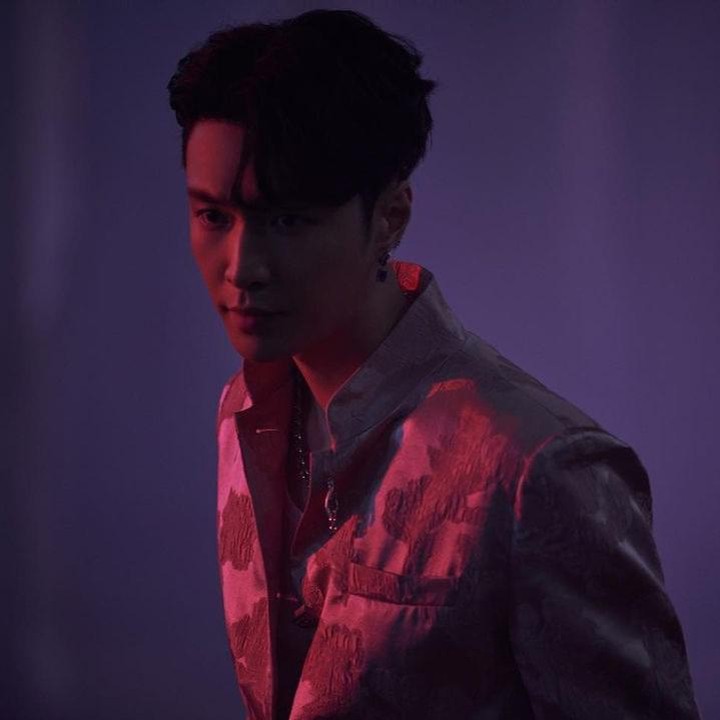 <p>Pada 7 Oktober 2020, Lay Zhang dari EXO resmi meluncurkan agensinya, Chromosome Entertainment Group. Proses rekrutmen trainee untuk masuk agensi milik idol K-Pop gen-3 ini pun dilakukan melalui dua tahap online dan offline. (Foto: Instagram @chromoeg)</p>