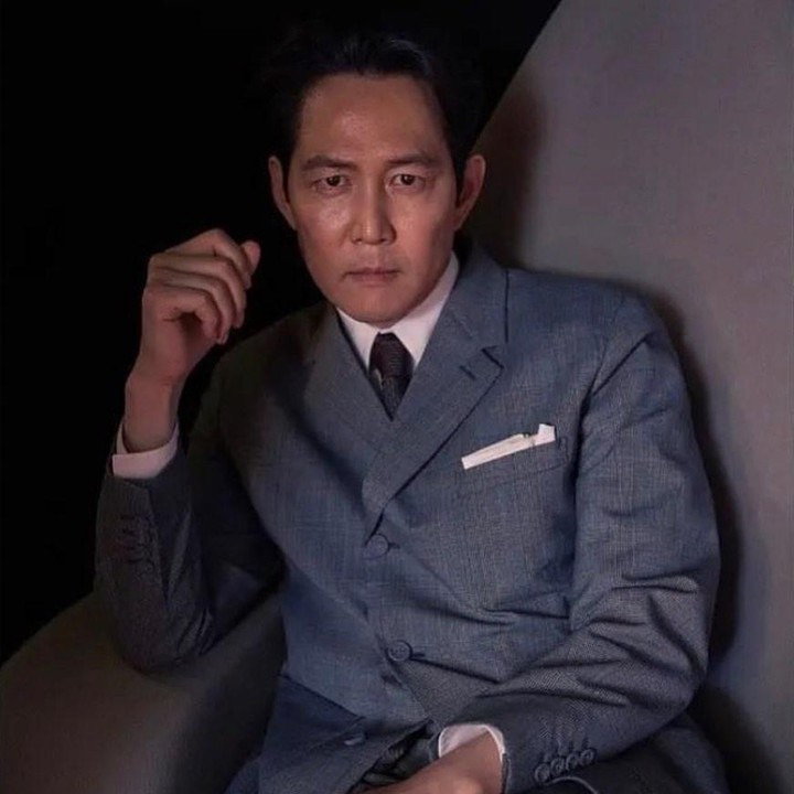 <p>Lee Jung Jae yang memerankan Seong Gi Hun dalam <em>Squid Game</em> (2021) dan konglomerat Im Se Ryung, sudah berpacaran sejak 2013, Bunda. Tak ayal kalau keduanya juga diprediksi akan segera menikah. (Foto: Instagram @from_jjlee)</p>