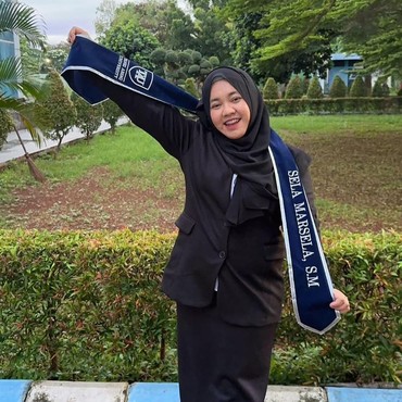 Mbak Lala Pengasuh Rafathar Resmi Jadi Sarjana, Raffi Ahmad: Bangga