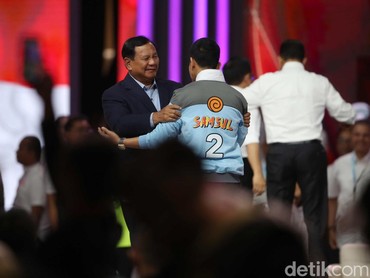 img-title Serba-serbi Gibran Debat Pakai Jaket Klan Uzumaki, Ini Sejarahnya di Naruto