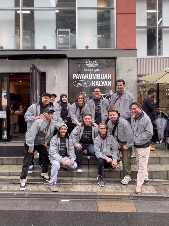 RM Payakumbuah milik Arief Muhammad buka di Jepang. Adalah kolaborasi eksklusif bersama Kopi Kalyan Jepang.