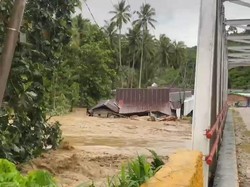 3 Rumah di Kolaka Hanyut Terbawa Arus Sungai Ulu Konaweeha Meluap