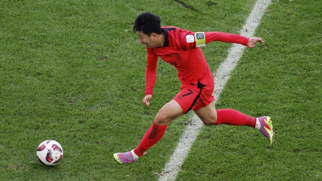 Tercatat 14 tim negara sudah memastikan lolos ke babak 16 besar Piala Asia 2023, termasuk Thailand. Berikut daftar tim negara lolos ke 16 besar Piala Asia 2023.