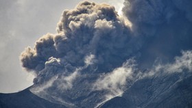 Marapi Sumbar 5 Kali Erupsi Pagi Ini, Waspada Banjir Lahar Dingin