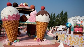 FOTO: Main ke Taman Pattaya Thailand Seperti di Film 'Willy Wonka'