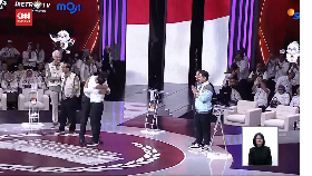 VIDEO: Anies Peluk Erat Cak Imin Usai Gelaran Debat Rampung