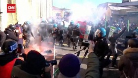 VIDEO: Bentrok Polisi-Demonstran Aksi Bela Palestina di Venesia Italia