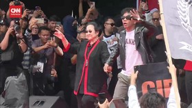 VIDEO: Megawati Joget Bareng Slank di Kampanye Akbar Ganjar