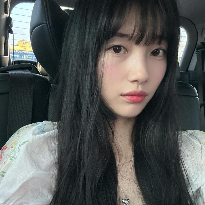 <p>Posisi ke-6 diduduki oleh Bae Suzy, artis Korea tercantik yang dijuluki "Nation's First Love". Merupakan eks anggota Miss A yang sudah bubar pada tahun 2017, eks idol K-Pop wanita ini memiliki sebanyak 7,65 persen suara. (Foto: Instagram @skuukzky)</p>