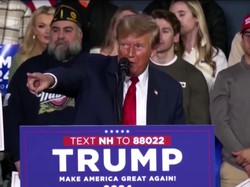 Donald Trump Usir Warga yang Mengganggu Pidatonya saat Kampanye
