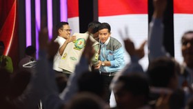 Momen Gibran Minta Maaf ke Mahfud di Tengah Debat Cawapres