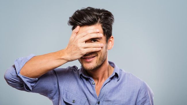 Tak cuma cringe dan savage, istilah 'second-hand embarrassment' juga ikut ramai jadi obrolan usai debat keempat Pilpres 2024. Apa itu second-hand embarrassment?