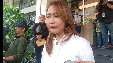 img-title Inul Daratista Tuai Pro & Kontra Gegara Cara Bagi-bagi THR di Kampung Halaman