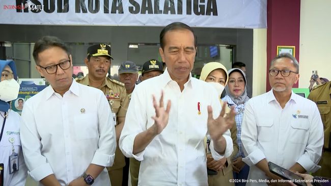 Jokowi Ngeluh Macet Saat Bagi-Bagi 5.000 Sertifikat Tanah di Wonosobo