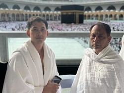 Umrah Bareng, Kiki Farrel Tak Lagi Benci Ayahnya