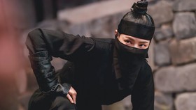 Sinopsis Knight Flower, Aksi Honey Lee Jadi Robin Hood di Desa