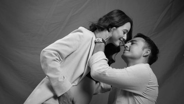 7 Foto Maternity Shoot Laura Theux Bareng Suami Sederhana dan Minim Budget
