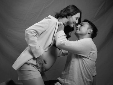 7 Foto Maternity Shoot Laura Theux Bareng Suami Sederhana dan Minim Budget