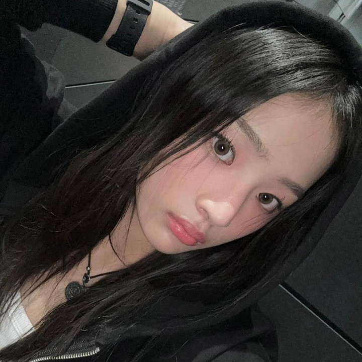 <p>Lagi-lagi datang dari NewJeans, posisi ke-8 dimiliki oleh Minji, Bunda. Muncul di video musik BTS yang berjudul <em>Permission to Dance</em> pada tahun 2021, idol K-Pop wanita ini meraih suara sebanyak 7,03 persen. (Foto: Instagram @newjeans_official)</p>