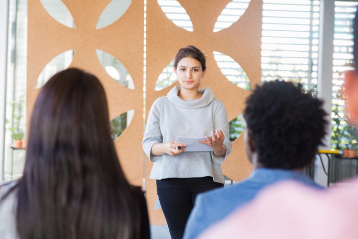 Persiapan yang Matang Sebelum Memulai Public Speaking/Foto: Freepik/pch.vector