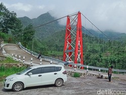 Erupsi Gunung Merapi Malah Bikin Turis Bulgaria Penasaran