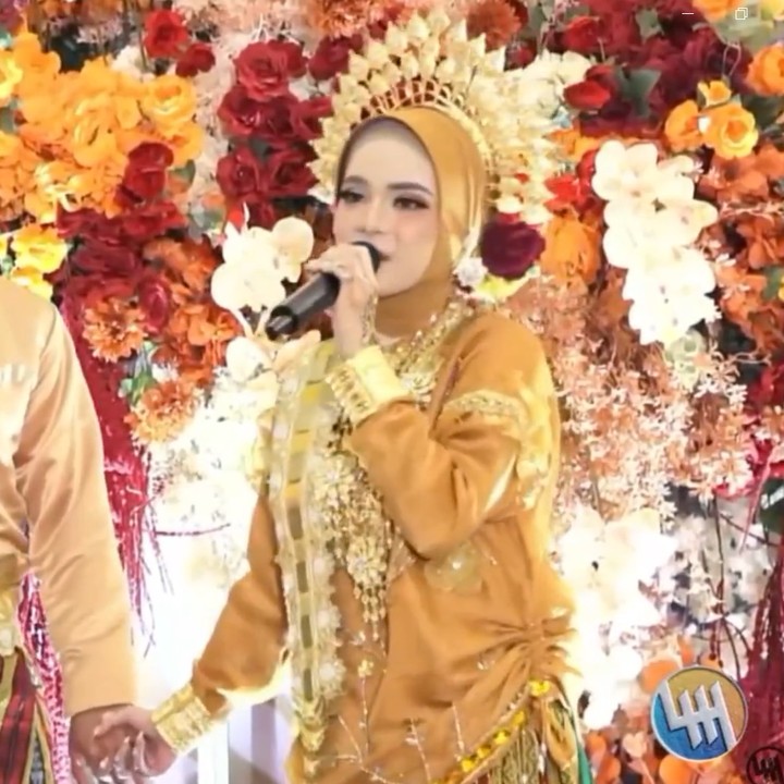 <p>Kabar baik datang dari Putri DA atau Putri Isnari. Pedangdut berusia 20 tahun itu akan segera melepas status lajang, Bunda. (Foto: Instagram @lhhvideostudio)</p>
