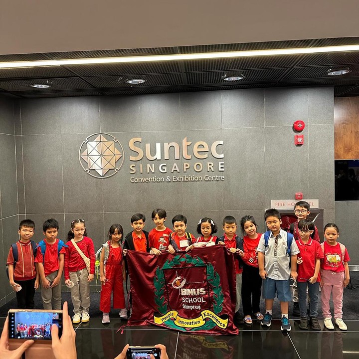 <p>Melihat pencapaian yang diraih Sheva, banyak netizen yang ikut merasa bangga, lho. "<em>Proud of you</em> kakak sheva si rambut kriwil," ujar @defi***. (Foto: Instagram @ussypratama)</p>