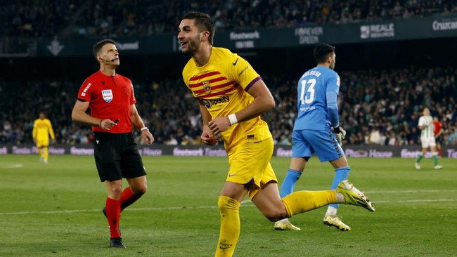Barcelona menang dramatis 4-2 atas Real Betis pada pertandingan pekan ke-21 Liga Spanyol di Stadion Benito Villamarin, Senin (22/1) dini hari WIB.