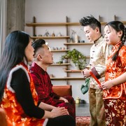 5 Tradisi Rayakan Imlek Bersama Keluarga, Ada yang Suka Kamu Lakukan?