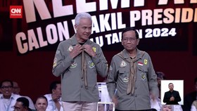 VIDEO: Ganjar-Mahfud Pakai Kostum Ala Pecinta Alam di Debat Cawapres