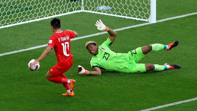 Nama kiper Zion Suzuki viral media sosial jelang duel krusial Jepang vs Indonesia pada laga terakhir Grup D Piala Asia 2023. Berikut profil Zion Suzuki.
