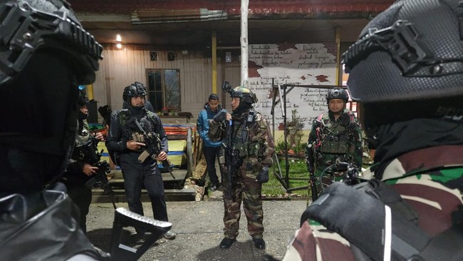 Separatisme di Papua Tak Bisa Selesai Lewat Operasi Militer Co-founder ISDS Dwi Sasongko menekankan pentingnya dialog dan pendekatan holistik untuk menyelesaikan konflik KKB di Papua, bukan hanya melalui operasi militer.