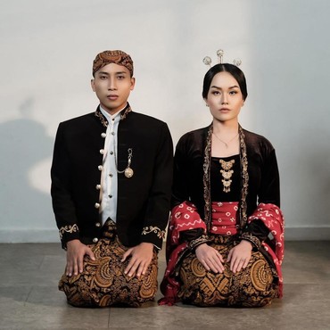 Dulu Waria, 7 Foto Aby Respati Teman Millendaru Nikahi Kekasih Usai Hijrah