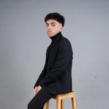 Jarang Tersorot, 7 Potret Maghali Putra Tampan Andhara Early yang Beranjak Dewasa