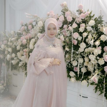 7 Potret Ayu Chasna Anak Kiai Berusia 18 Tahun yang Viral Usai Dinikahi Gus Sunny