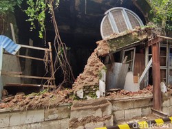 Sejarah Panjang Gedung Tua di Kota Lama Semarang yang Ambruk
