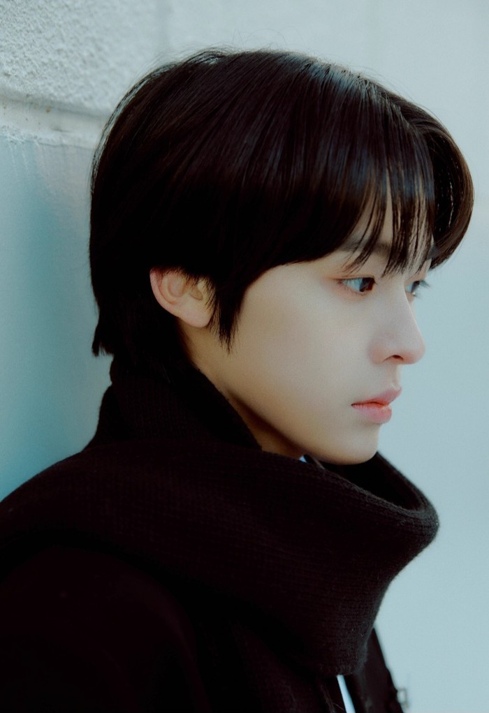 Idol dengan nama asli Maeda Riku ini, lahir di Fukui, Jepang pada 28 Juni 2003. Ia memiliki posisi sebagai rapper dan dancer/Foto: kpop.fandom.com