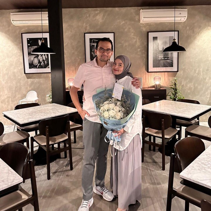 <p>Usia pernikahan Intan dan Donny Azwan sudah masuk tahun ke-12 nih. Sejak menikah, rumah tangga Intan dan Donny Azwan jauh dari gosip miring. (Foto: Instagram @intan_nuraini23)</p>