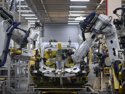 Populasi Turun, Pabrik China Beralih ke Pekerja Robot